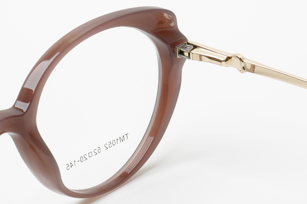 Купить оправа fiore 1052 с4 комплект футляр+салфетка оптом дешево с доставкой в Санкт-Петербург